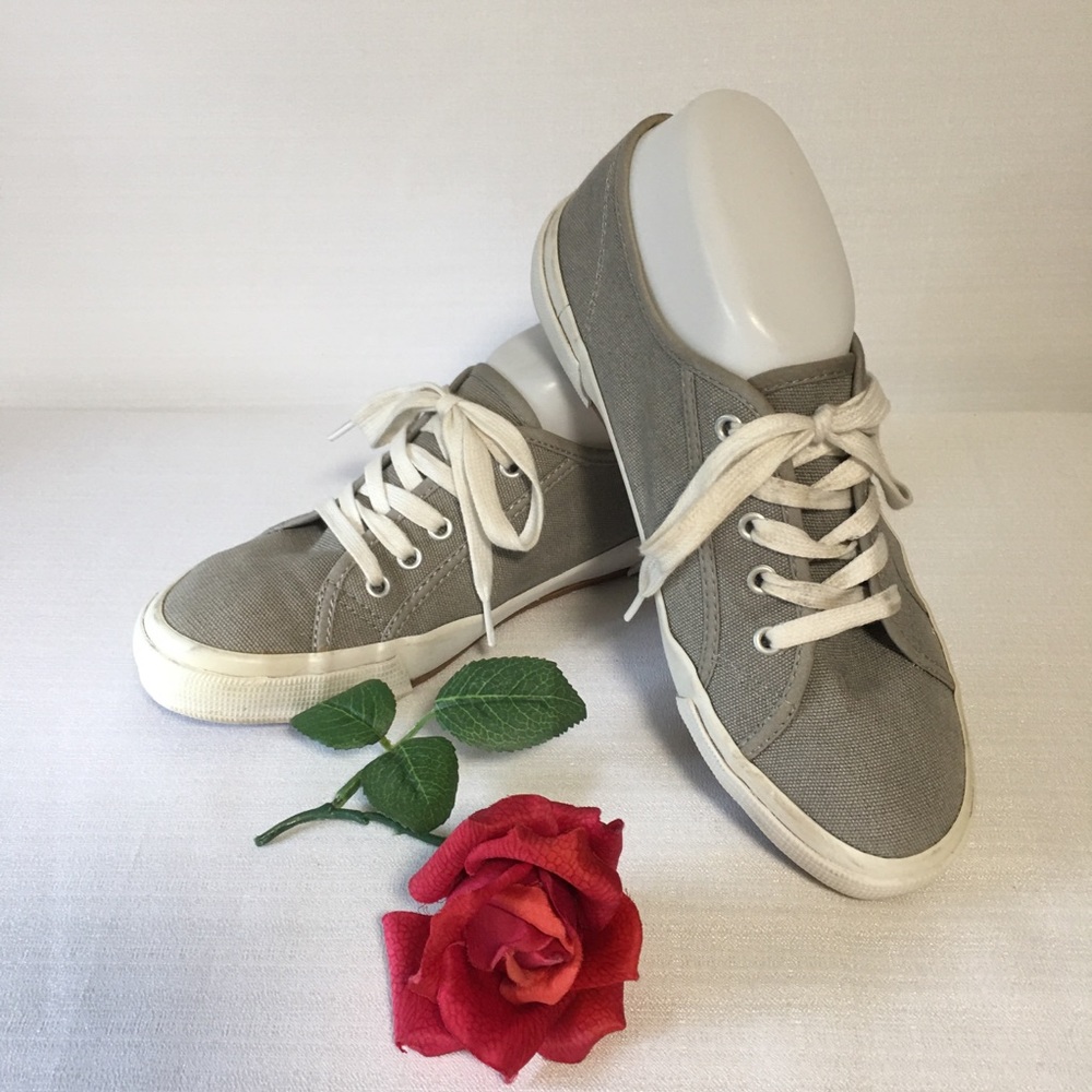 Old navy canvas lace up vulcan gray tennis shoes flats Sz 8 EUC